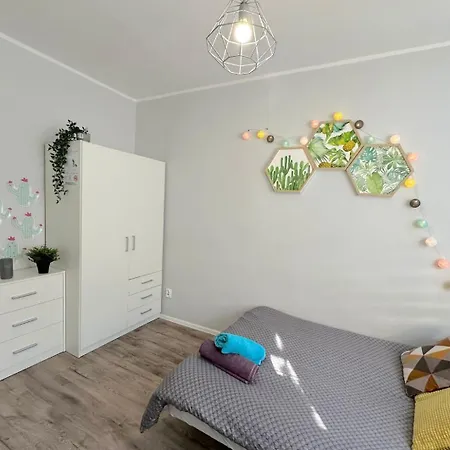 Cactus 10 Min To Old Town Gdansk,pkp & Shopping Mall Проживание в семье *